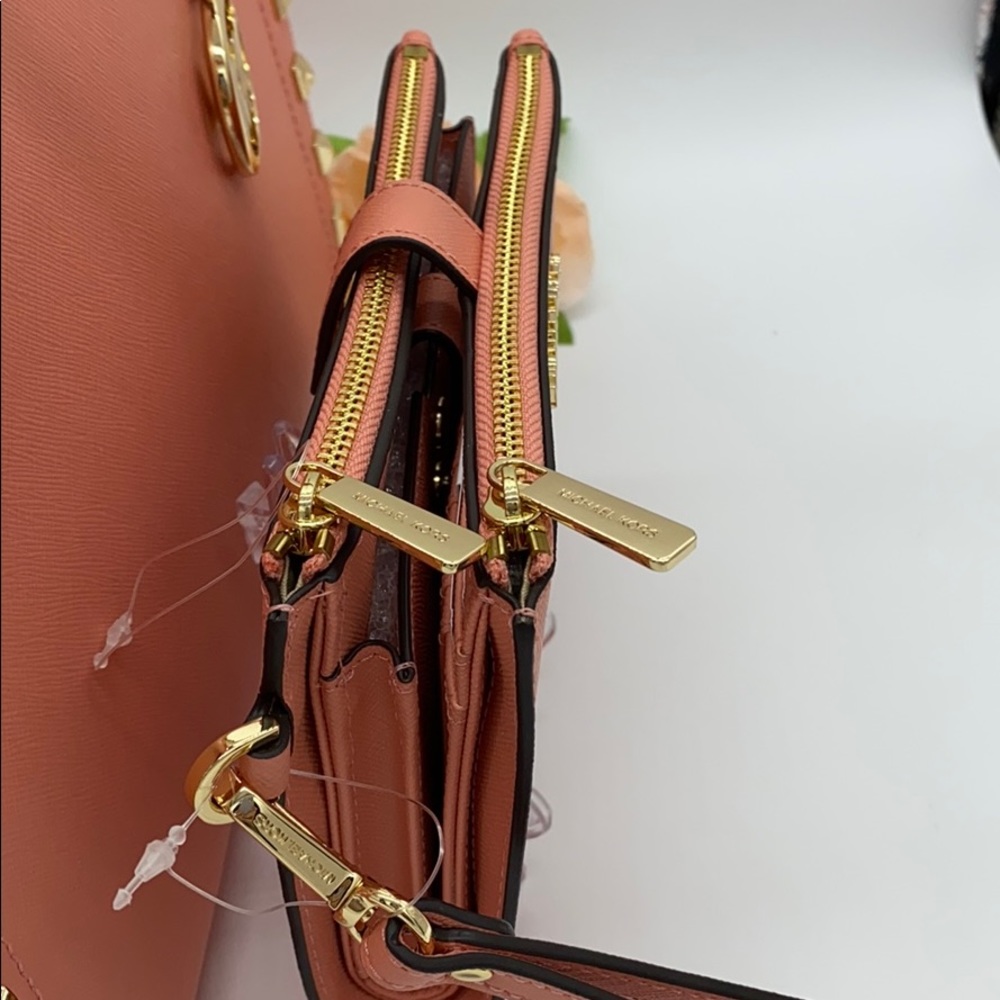 MICHAEL KORS RAYNE MD EW SATCHEL & WRISTLET SET - Picture 8 of 16
